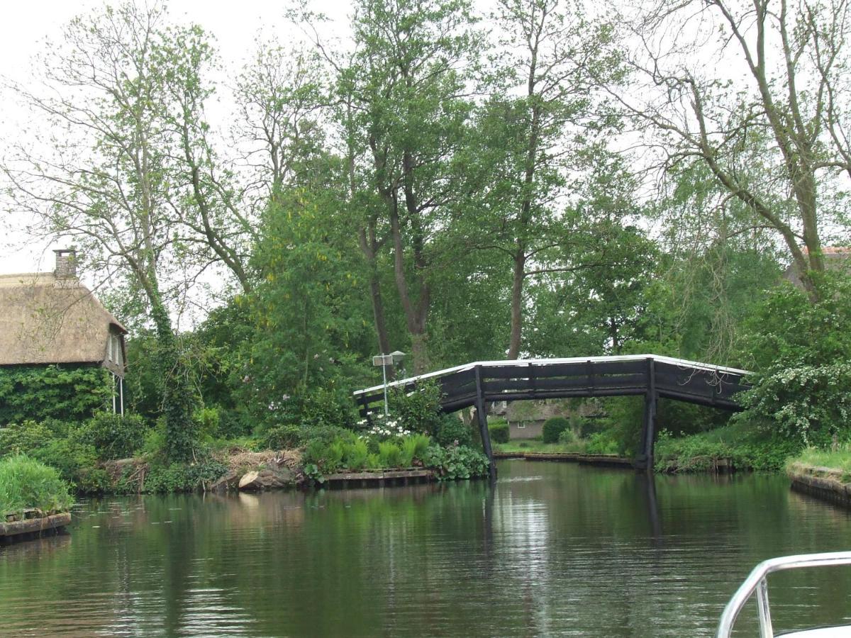 Bed-On-A-Boat Hotel Giethoorn Eksteriør billede