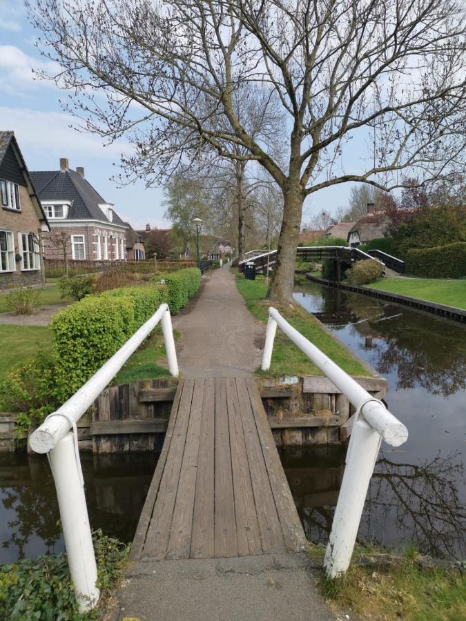 Bed-On-A-Boat Hotel Giethoorn Eksteriør billede