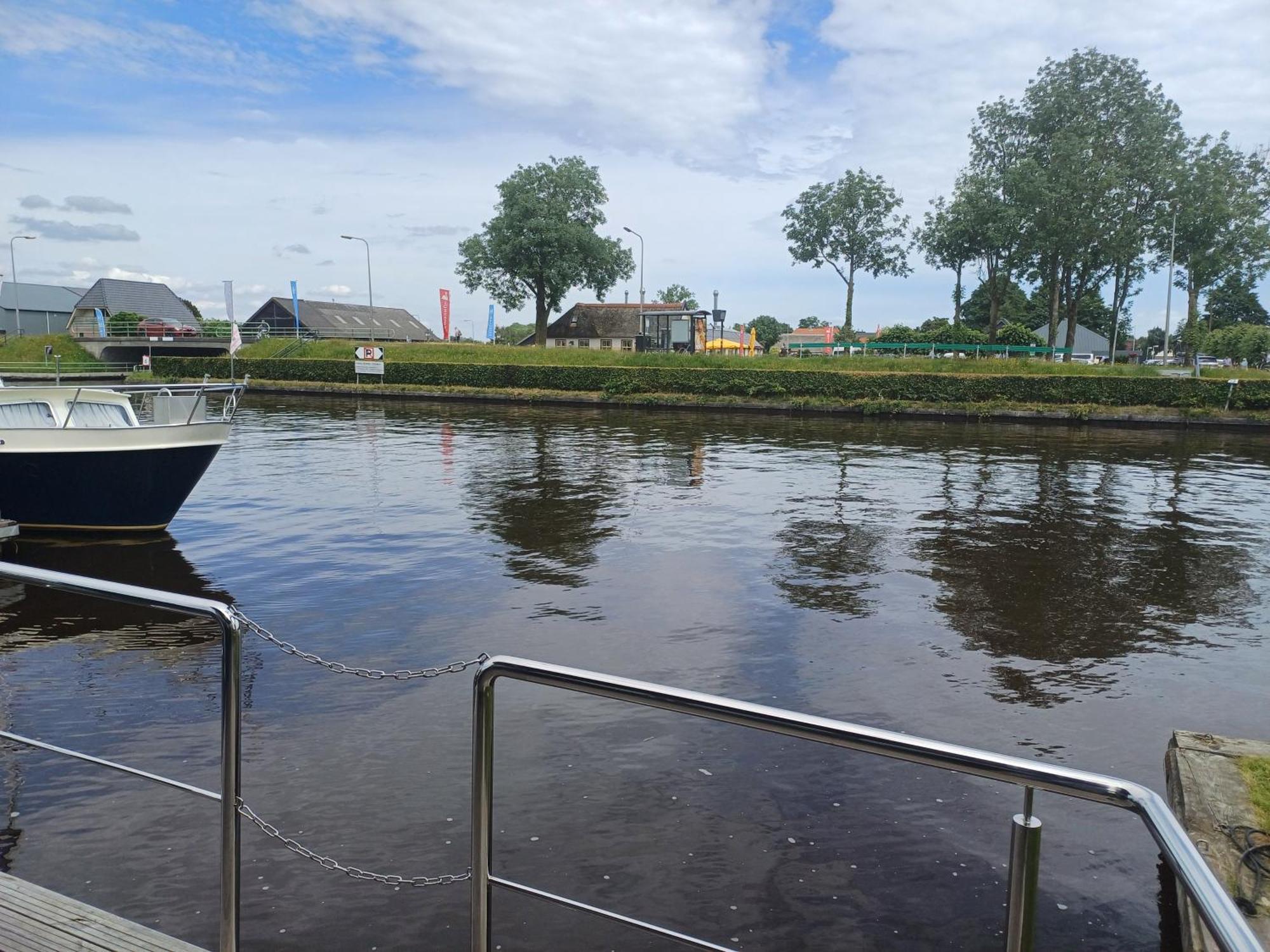 Bed-On-A-Boat Hotel Giethoorn Eksteriør billede