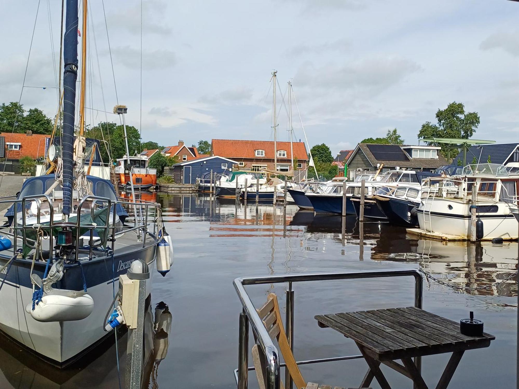 Bed-On-A-Boat Hotel Giethoorn Eksteriør billede